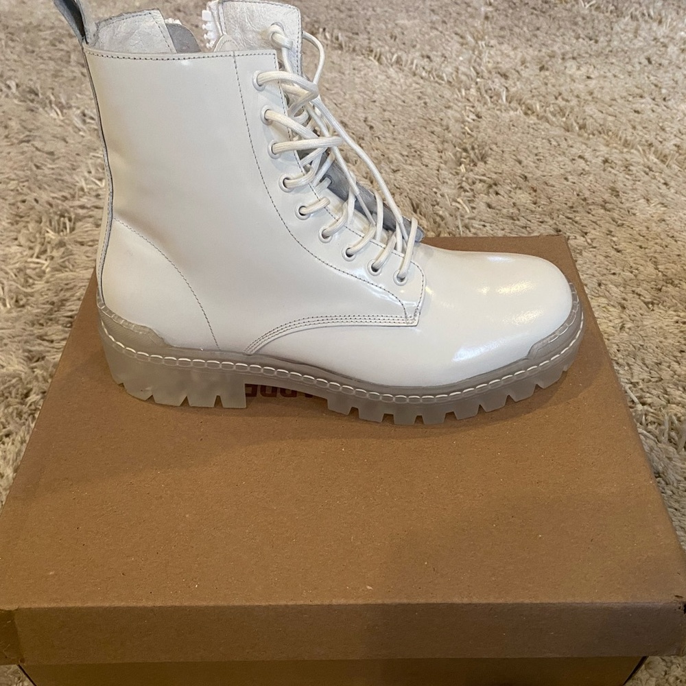 Steve Madden boot